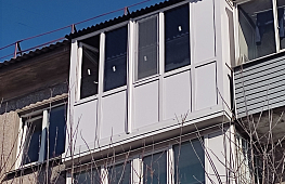Ростовое остекление балкона с выносом и крышей tab